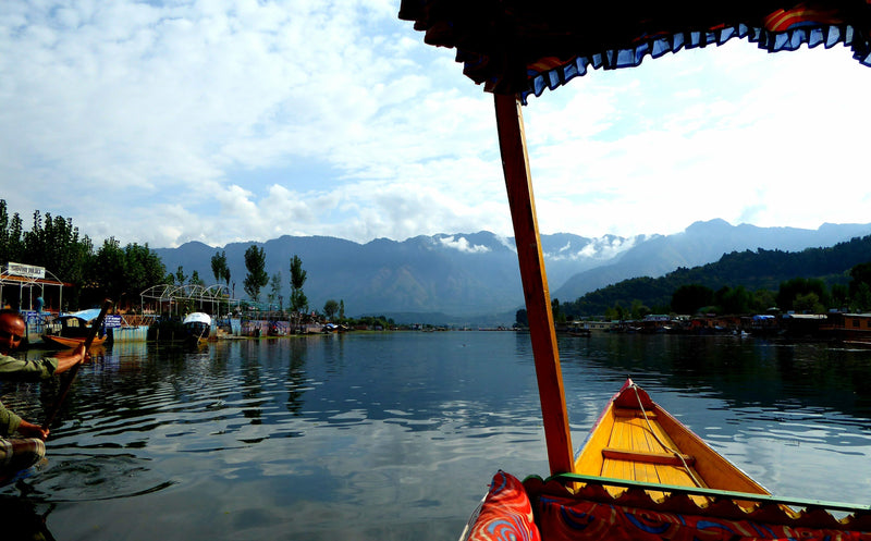 Exploring Dal Lake, Srinagar: The Timeless Heart of Kashmir